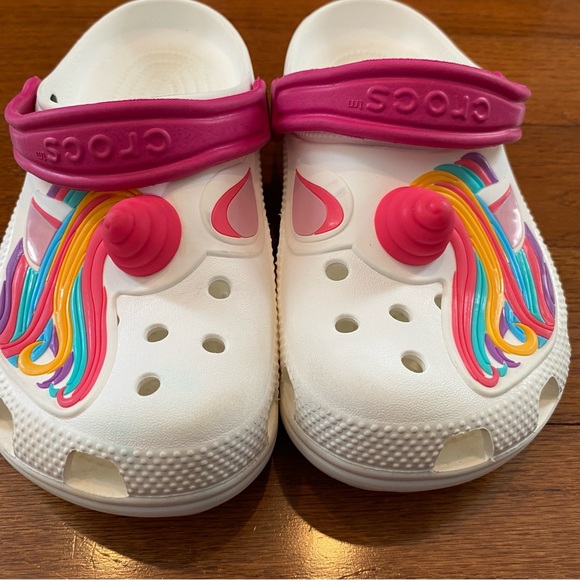 Girls Unicorn Crocs Juniors Size J3 - Picture 8 of 9